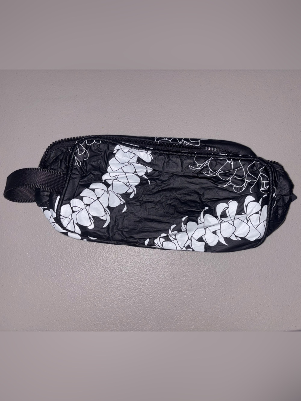 ALOHA Collection Black and White Floral Men’s Dopp Kit